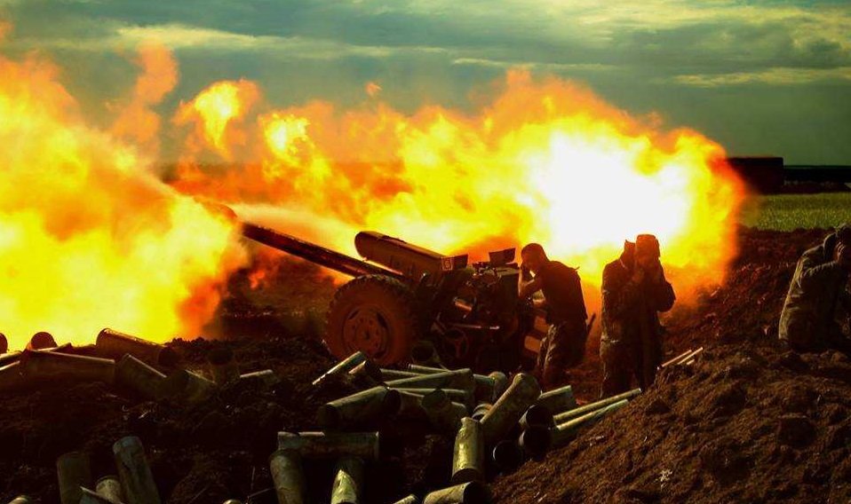 По Ясиноватой, Горловке и южным районам ДНР ведется обстрел из тяжелых орудий