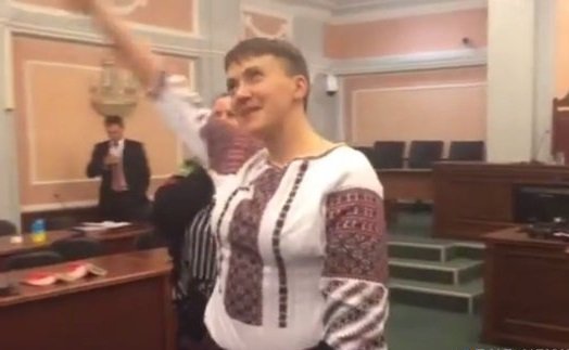Савченко пришла на суд в вышиванке о кричала "Слава Украине!"