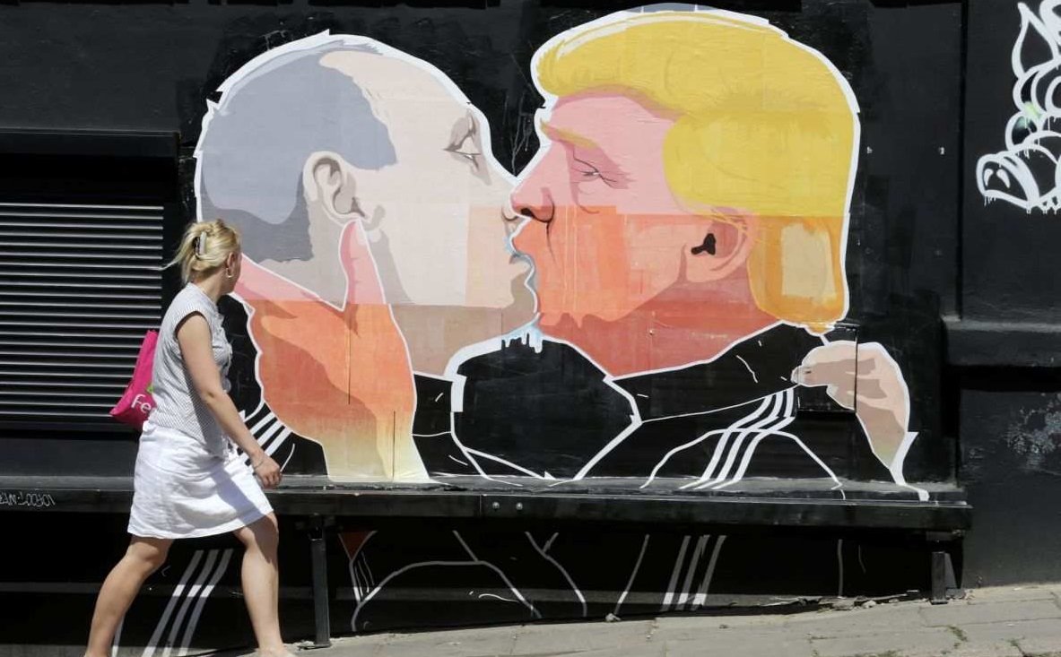 В Американском тв-шоу показали поцелуй Путина и Трампа