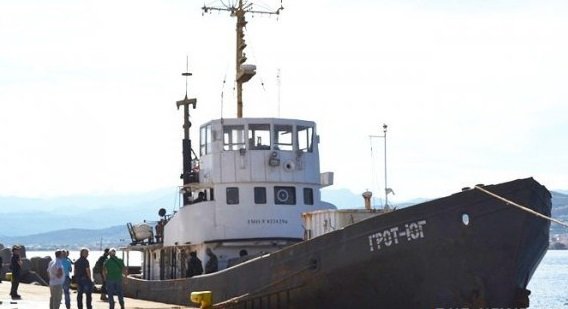 Спасенное моряками из РФ украинское судно задержали за груз сигарет в Греции