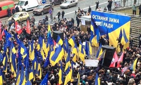 «Титушки Саакашвили» избивают журналиста, который запечатлел момент раздачи денег за участие в митинге