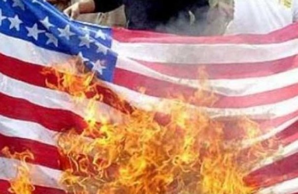 Трамп предложил лишать гражданства за сожжение флага США