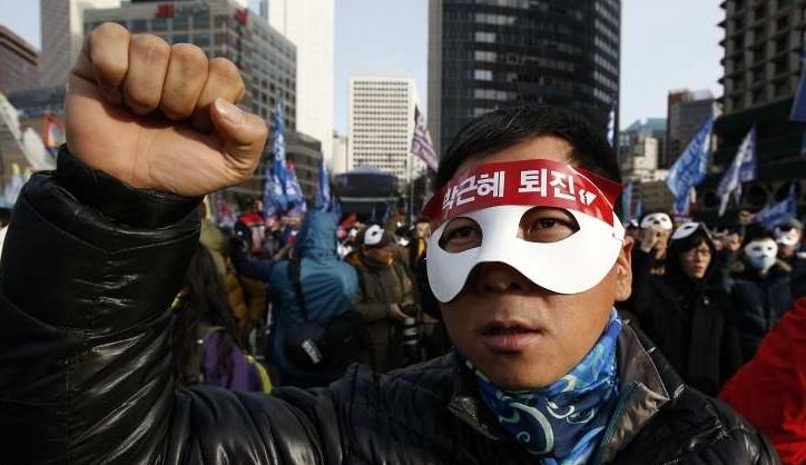 Майдан в Корее: в Сеуле на митинг за импичмент президента вышли 300 тысяч человек