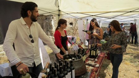 Фестиваль вина в Нагорном Карабахе привлек много туристов 