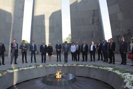 Члены Парламентской ассамблеи ОДКБ посетили Мемориальный комплекс жертв Геноцида армян