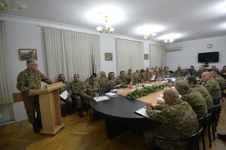 Президенты Армении и Арцаха провели рабочее совещание, посвященное последовательному повышению обороноспособности Армии обороны