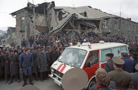 В Армении вспоминают жертв разрушительного землетрясения 1988 года