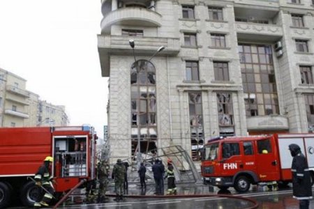 В Баку в результате утечки газа в жилом доме прогремел мощный взрыв
