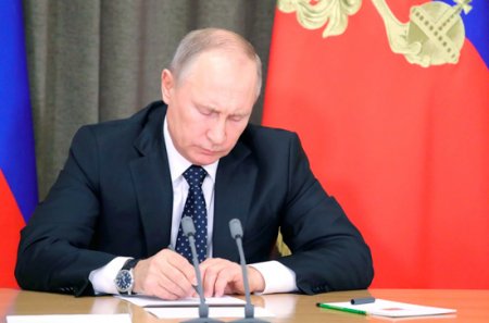 Путин поручил создать комиссию по расследованию авиакатастрофы в Подмосковье 