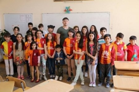 Азербайджанского педагога уволили за призыв к миру с Арменией