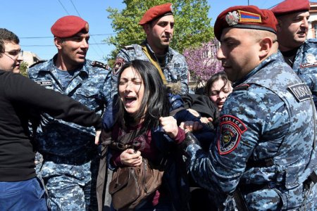 В Армении объявили «бархатную революцию»