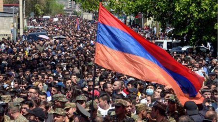 Революция в Армении: Правящая партия страны не станет выдвигать кандидата на пост премьера