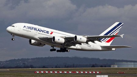 Правительство Франции не намерено брать на себя выплаты по долгам Air France