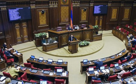Парламент Армении одобрил план действий правительства Пашиняна