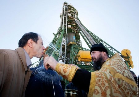 В РПЦ готовы освящать ракеты, если Рогозин попросит