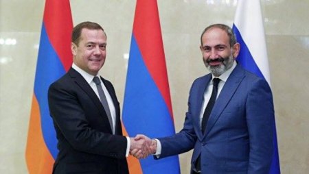 Отношения России и Армении развиваются динамично, отметил Медведев