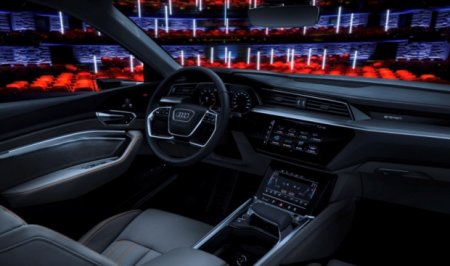 Audi показала интерьер электрического кроссовера