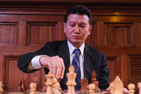 Президент FIDE отстранен от должности.