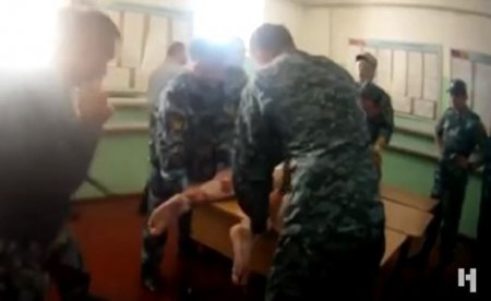 СМИ опубликовали видео пыток «распятого на столе» заключенного в Ярославской ИК
