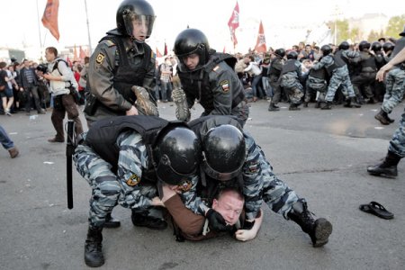 Участников незаконных митингов в России начнут отпускать быстрее и судить мягче