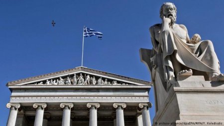 Афины отзывают посла Греции из России