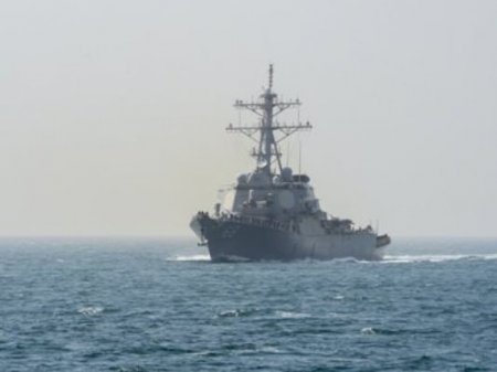 США перебросили в Персидский залив эсминец для удара по Сирии
