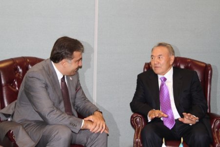 Назарбаев предложил взять пример у Саакашвили для реформ в Казахстане