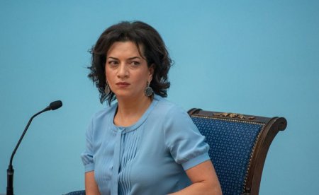 Первая леди Армении призвала жен олигархов, нынешних и бывших чиновников отдать свои украшения благотворительному фонду