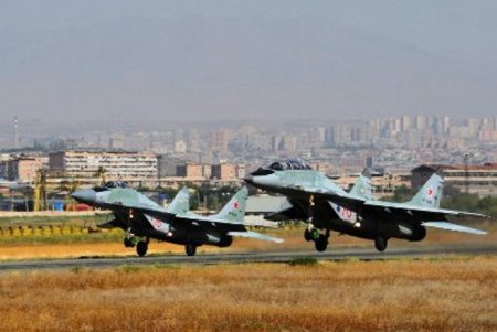 В Армении экипажи истребителей МиГ-29 ЮВО уничтожили командный пункт условного противника