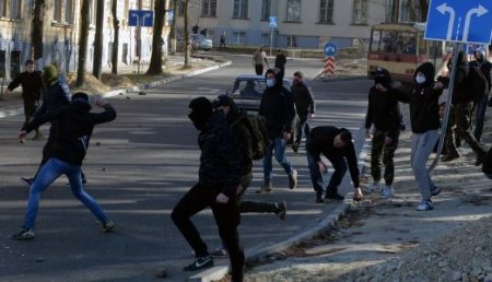 Во Львове ультраправые с ножами напали на анархистов