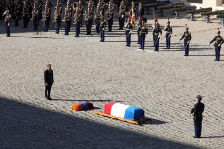 Во Франции отдают дань уважения памяти Азнавура