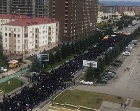 На митинге в Ингушетии начали собирать подписи за отставку правительства