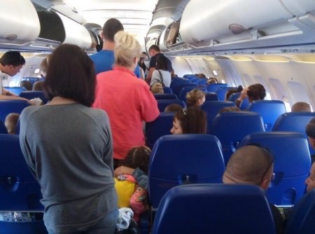 В Тюмени из-за давления в самолете пассажиры штурмовали кабину пилотов