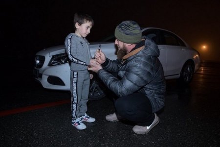 Рамзан Кадыров подарил Mercedes мальчику отжавшемуся 4105 раз 