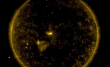 Уфологи обнаружили НЛО возле Солнца 