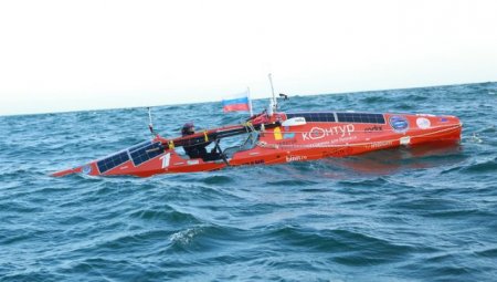 Лодка Федора Конюхова попала в многодневный шторм