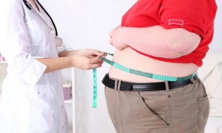 Ученые установили, кто чаще всего набирает лишний вес в отпуске