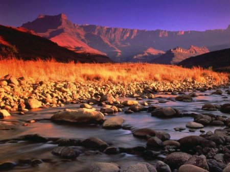 В горах Южной Африки нашли древние внеземные вещества