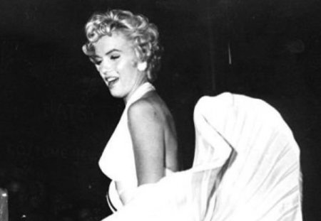 В Голливудской аллее славы украли статую Мэрилин Монро