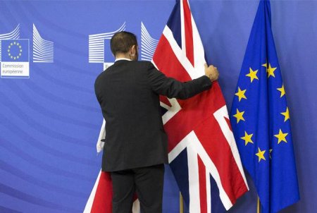 Макрон в ближайшие недели обсудит с Джонсоном вопрос о выходе Великобритании из ЕС