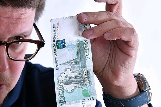 Как вложить деньги в акции и получать дивиденды