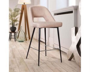 Полубарные стулья: как использовать их в интерьере