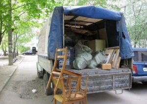 Вывоз старой мебели и мусора при переезде