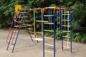Игровые комплексы для детских площадок: как выбрать