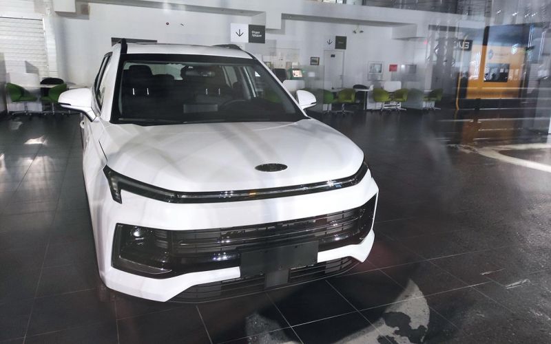 К российским дилерам приехали первые электрические «Москвичи»