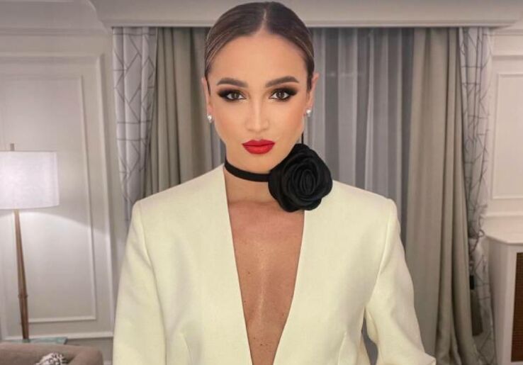 Обнаженная Бузова едва прикрыла прелести: ошарашила поклонников