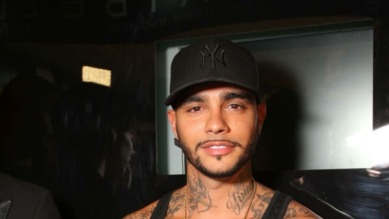 «С любимыми»: Тимати представил своих избранниц – счастлив и обнимает обеих