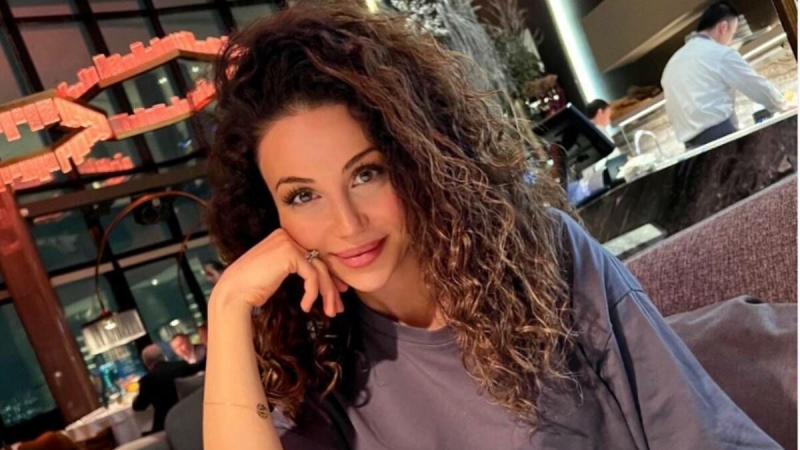 «А я тебя спалила»: Прилучный ночью завалился домой с букетом для Брутян в честь праздника