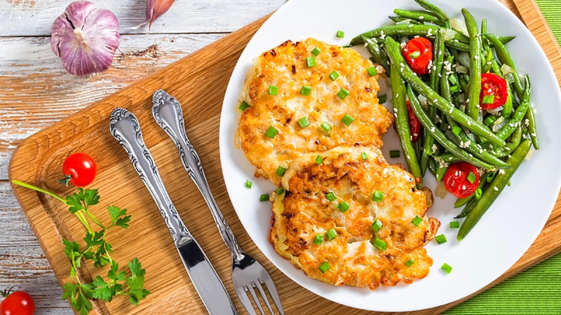 Делаем котлеты без мясорубки: сочные внутри и с аппетитной корочкой