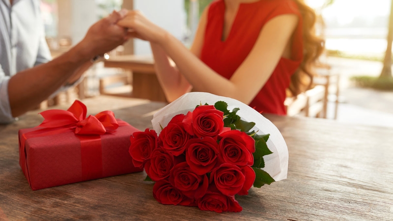 Розы простоят до двух недель: как сохранить букет цветов в вазе дольше